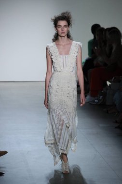  TRESemme Jonathan Simkhai moda gösterisi