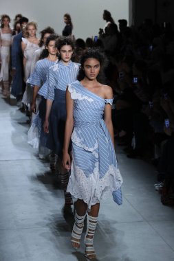 TRESemme Jonathan Simkhai moda gösterisi