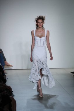  TRESemme Jonathan Simkhai moda gösterisi