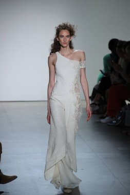  TRESemme Jonathan Simkhai moda gösterisi