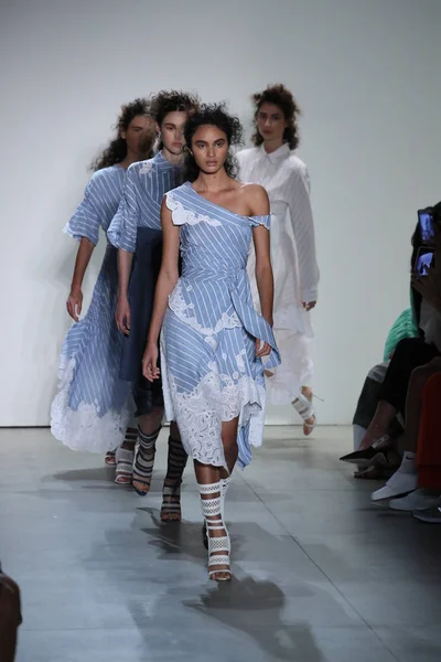 TRESemme Jonathan Simkhai moda gösterisi