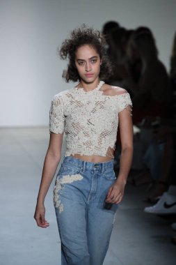  TRESemme Jonathan Simkhai moda gösterisi