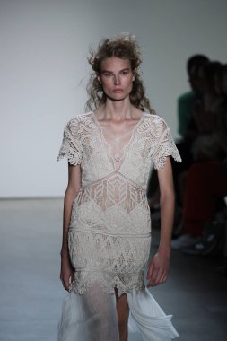  TRESemme Jonathan Simkhai moda gösterisi