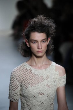 TRESemme Jonathan Simkhai moda gösterisi