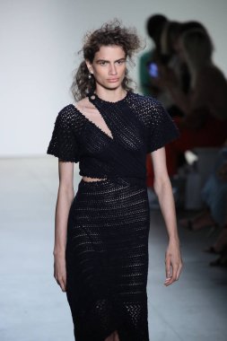  TRESemme Jonathan Simkhai moda gösterisi