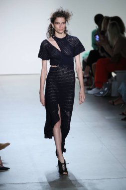  TRESemme Jonathan Simkhai moda gösterisi