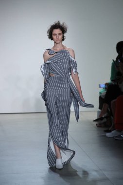  TRESemme Jonathan Simkhai moda gösterisi