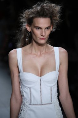  TRESemme Jonathan Simkhai moda gösterisi