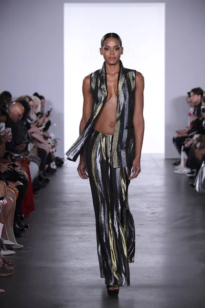  Irina Vitjaz koleksiyonu 