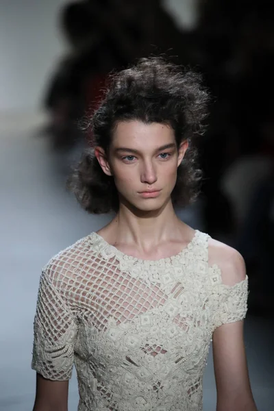 TRESemme Jonathan Simkhai moda gösterisi