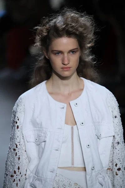  TRESemme Jonathan Simkhai moda gösterisi