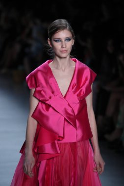 Oğlum Jung Wan defileye