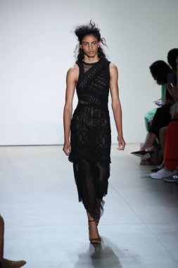  TRESemme Jonathan Simkhai moda gösterisi