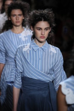 TRESemme Jonathan Simkhai moda gösterisi