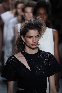 TRESemme Jonathan Simkhai moda gösterisi