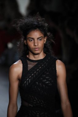  TRESemme Jonathan Simkhai moda gösterisi