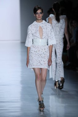 Oğlum Jung Wan defileye