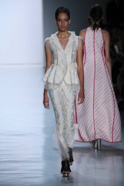 Oğlum Jung Wan defileye