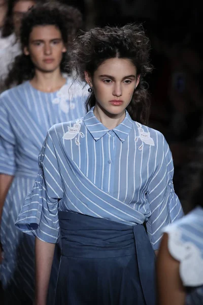 TRESemme Jonathan Simkhai moda gösterisi