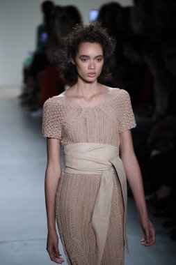  TRESemme Jonathan Simkhai moda gösterisi