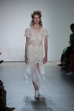  TRESemme Jonathan Simkhai moda gösterisi