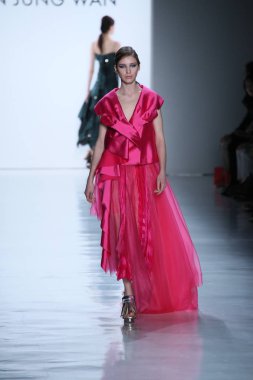 Oğlum Jung Wan defileye