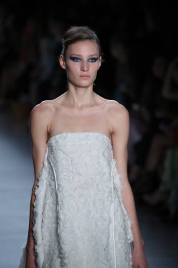 Oğlum Jung Wan defileye