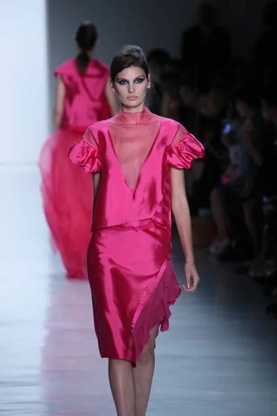 Desfile de moda Son Jung Wan — Foto de Stock