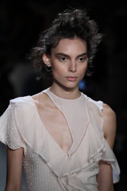  TRESemme Jonathan Simkhai moda gösterisi