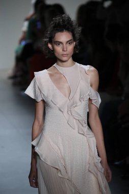  TRESemme Jonathan Simkhai moda gösterisi