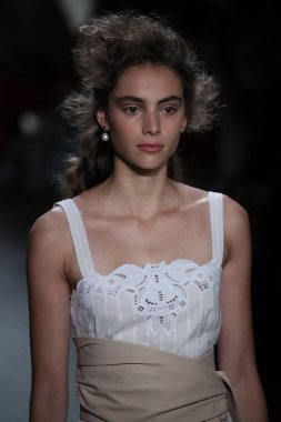  TRESemme Jonathan Simkhai moda gösterisi