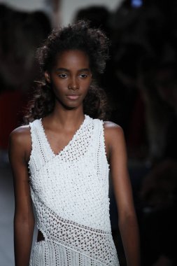  TRESemme Jonathan Simkhai moda gösterisi