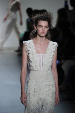  TRESemme Jonathan Simkhai moda gösterisi