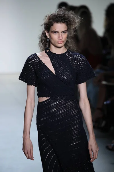  TRESemme Jonathan Simkhai moda gösterisi