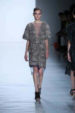 Oğlum Jung Wan defileye