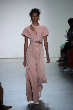  TRESemme Jonathan Simkhai moda gösterisi