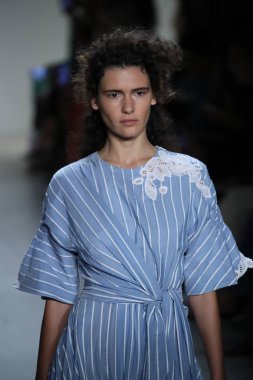  TRESemme Jonathan Simkhai moda gösterisi