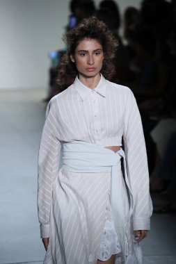  TRESemme Jonathan Simkhai moda gösterisi