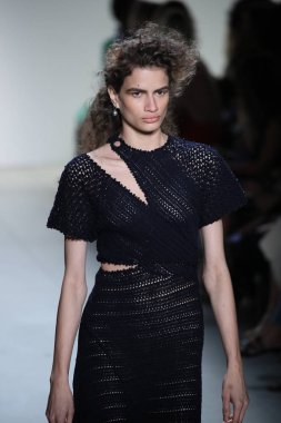  TRESemme Jonathan Simkhai moda gösterisi