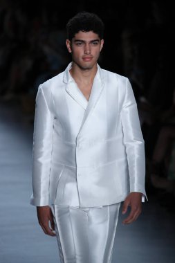 Oğlum Jung Wan defileye