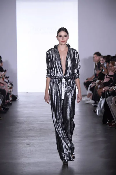  Irina Vitjaz koleksiyonu 