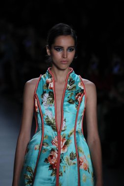 Oğlum Jung Wan defileye