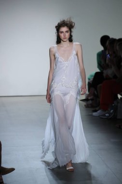  TRESemme Jonathan Simkhai moda gösterisi