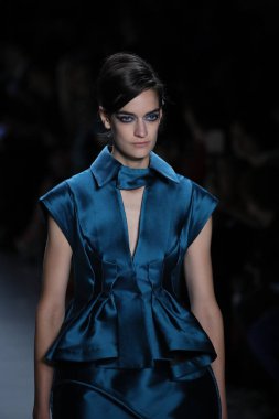 Oğlum Jung Wan defileye