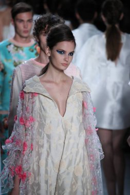 Oğlum Jung Wan defileye