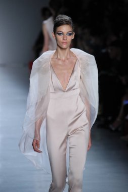 Oğlum Jung Wan defileye