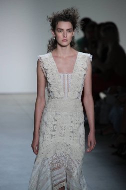  TRESemme Jonathan Simkhai moda gösterisi