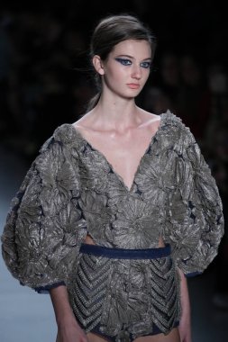 Oğlum Jung Wan defileye