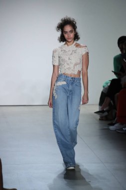  TRESemme Jonathan Simkhai moda gösterisi