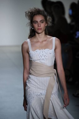  TRESemme Jonathan Simkhai moda gösterisi